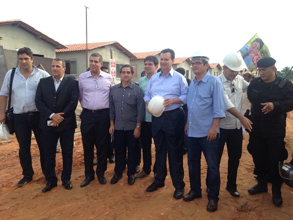 Alexander Carvalho, Wladimir Albuquerque (Sinduscon-MA) Claudio Trinchão, Osvaldino Pinho (presidente da Associacao das Empresas do Mercado Imobiliario do Maranhao) (Secretário Executivo do Ministério das Cidades), Victor Mendes ( Deputado Federal) , Gilberto Kassab (Ministro das Cidades) e Filuca Mendes (Prefeito de Pinheiro)