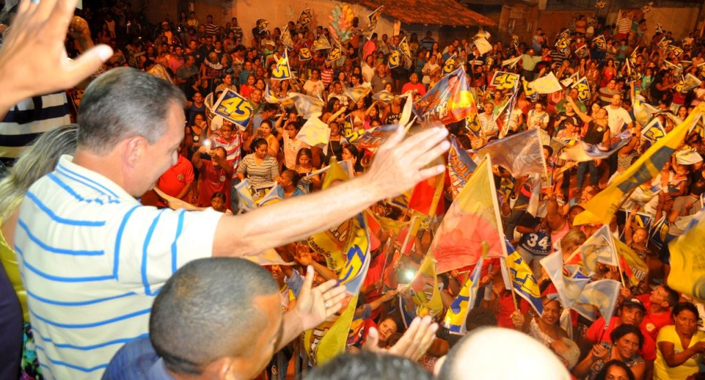 foto-1_luis-fernando-no-comicio-das-vilas